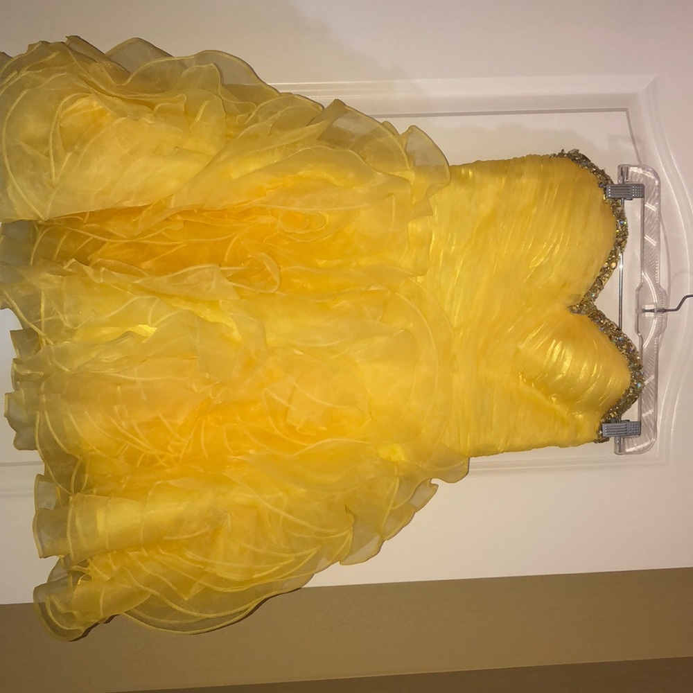 Yellow, short prom/formal/quinceara dress